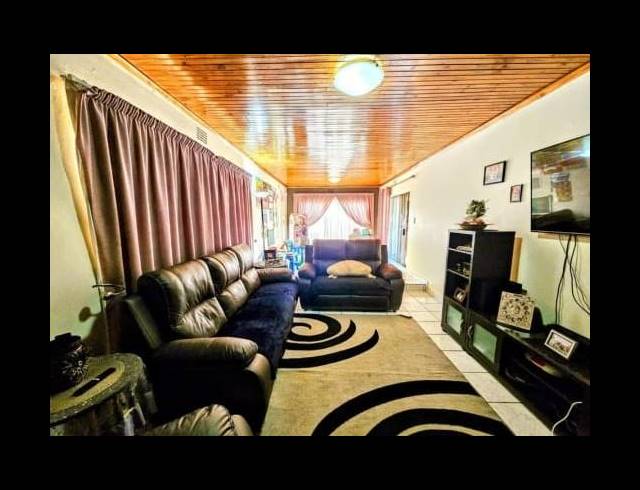 3 BEDROOM HOUSE FOR SALE IN GREENHILLS